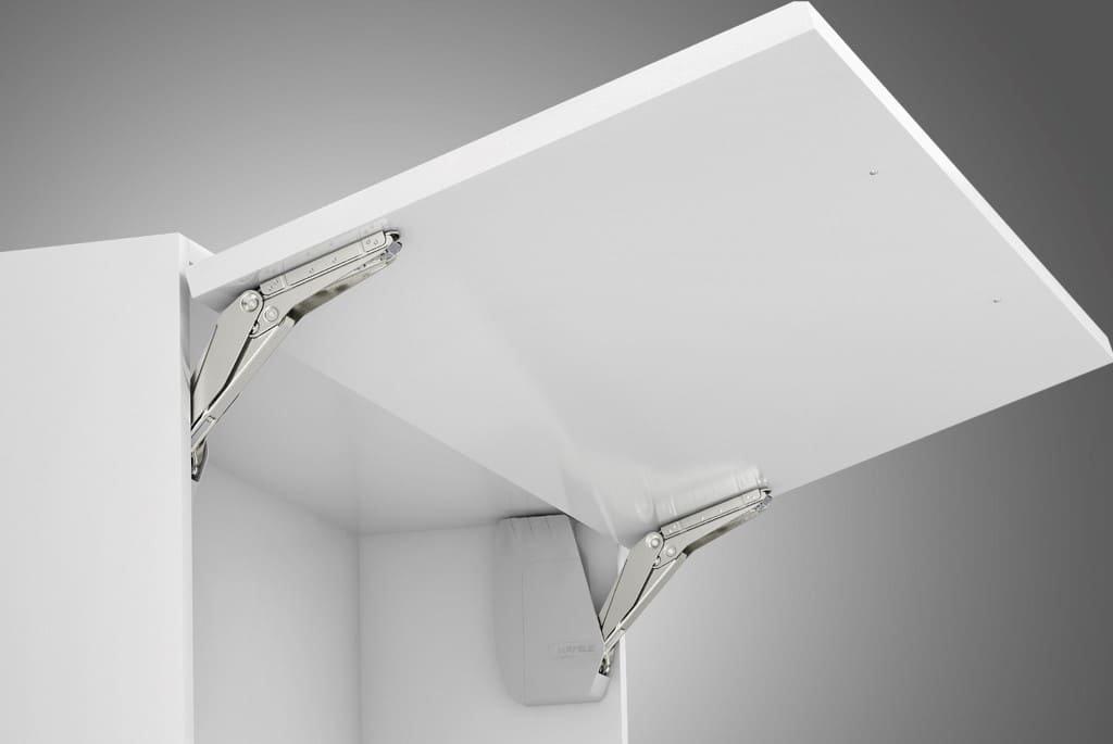 Podnośniki z serii „Free Flap” z oferty firmy Häfele.