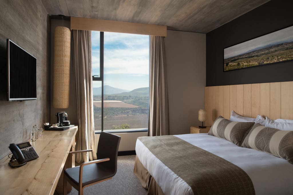 Pokój hotelowy z widokiem na dolinę Limari.