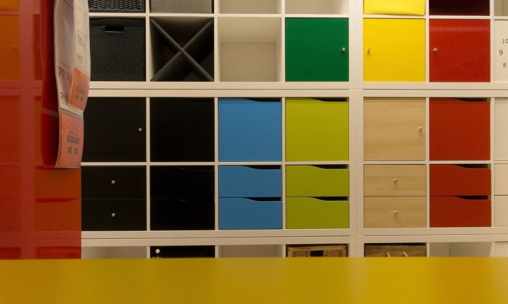 Kilkunastoprocentowe spadki w produkcji sprzedanej mebli odzwierciedlają aktualne problemy w branży meblarskiej.