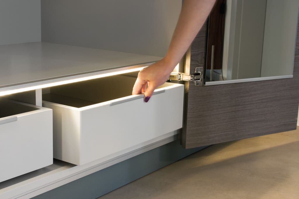 Firma Kluś oferuje nowoczesne rozwiązania z zakresu technologii LED. Widoczny na zdjęciu profil „45-Alu” kieruje światło pod kątem 45˚, co niweluje efekt olśnienia.