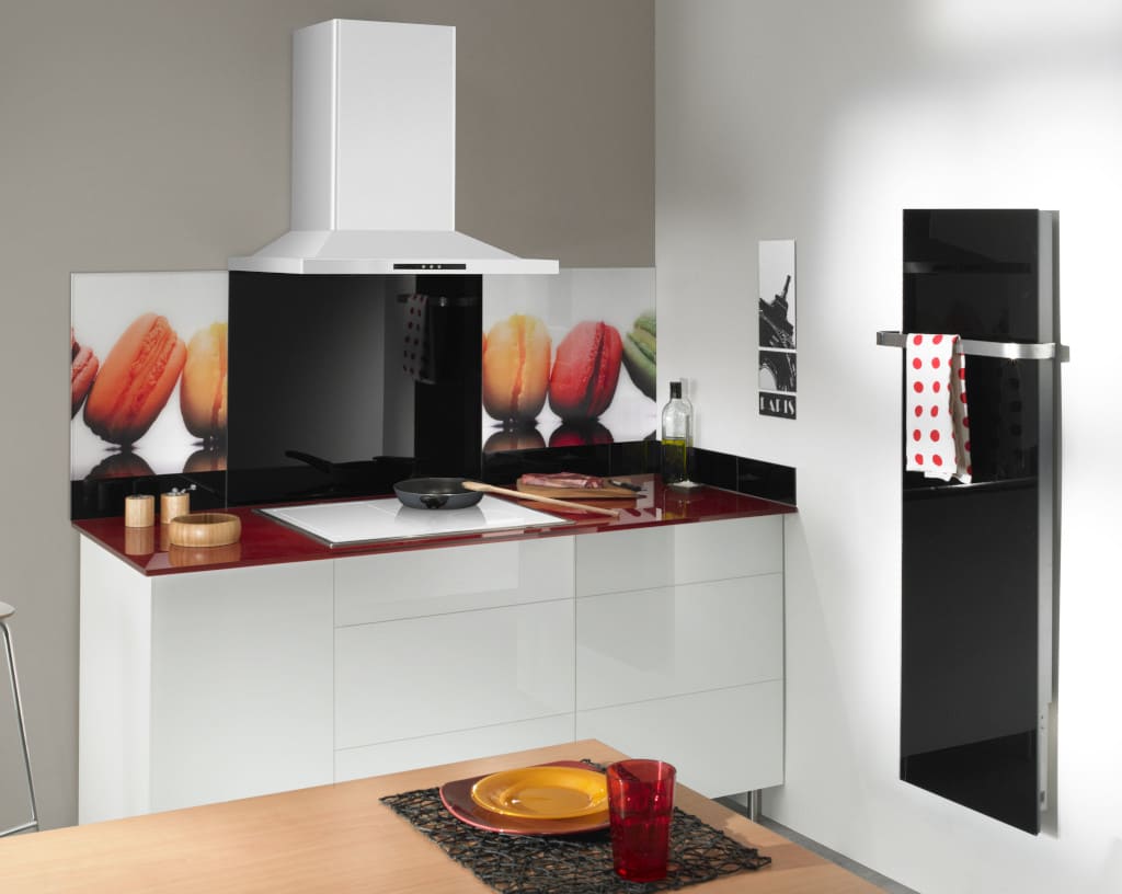 Połysk oferowanego przez Saint-Gobain Glass Polska szkła „SGG Planilaque Evolution” pod wpływem światła uwydatnia kolory, co umożliwia szeroki wachlarz zastosowań w projektowaniu ścian i mebli.