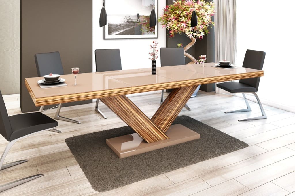 Stół „Victoria” firmy Hubertus ma walory zarówno praktyczne, jak i estetyczne – przejawia się to m.in. charakterystyczną podporą, tworzącą zarys litery V.