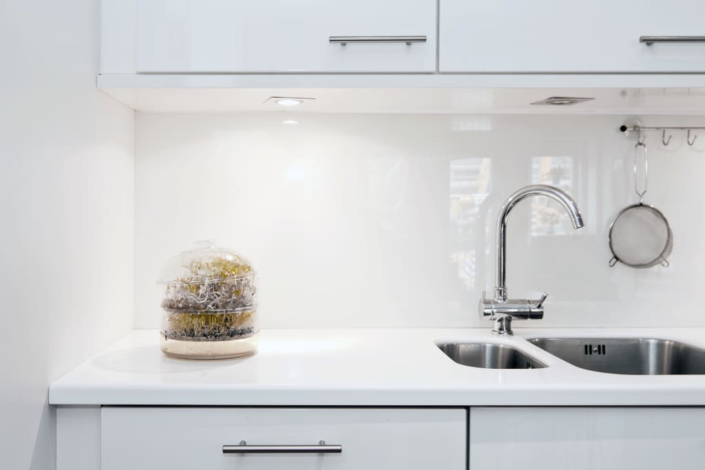 Szkło „DecoCristal SuperWhite” firmy Guardian, o podwyższonych parametrach technicznych, dzięki charakterystycznej śnieżnobiałej barwie, pozwoli zadbać o walory estetyczne wnętrza.