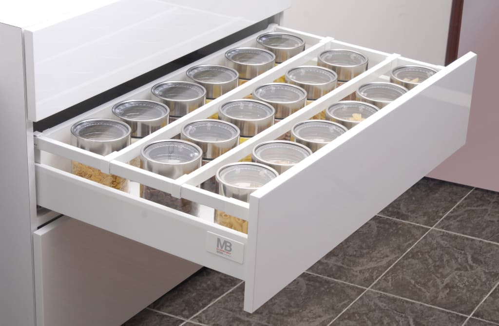 Szuflady „Modern Box” GTV są wyposażone w nowe prowadnice z cichym domykiem oraz pełnym wysuwem, gwarantujące wygodne i ciche użytkowanie.