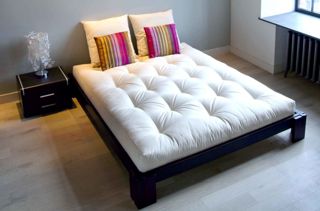 Zdrowy sen gwarantują ekologiczne materace – futony – wzorowane są na japońskich technologiach produkcji. Producentem futonów jest m.in. firma Tecomat JS.