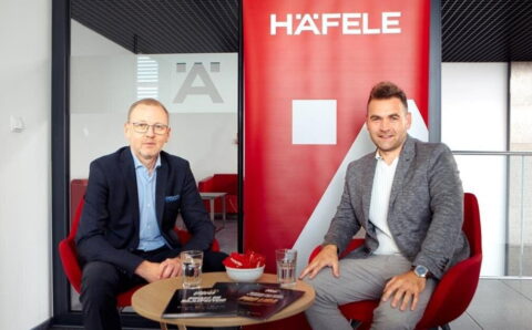 Od lewej: Tomasz Knot, dyrektor zarządzający Häfele Polska i Tomasz Kunicki, właściciel PRO Liga Wrocław.