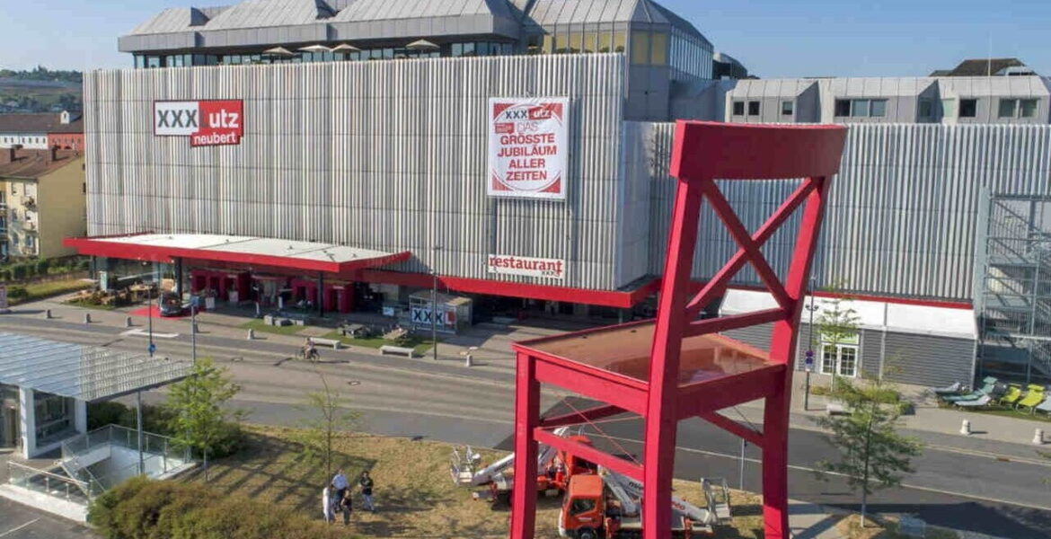 Przejęcie Wohn-Center Spilger przez XXXLutz pozwala wypełnić lukę. W Północnej Bawarii jedną z dotychczasowych lokalizacji jest widoczny na zdjęciu sklep XXXLutz w Würzburgu.