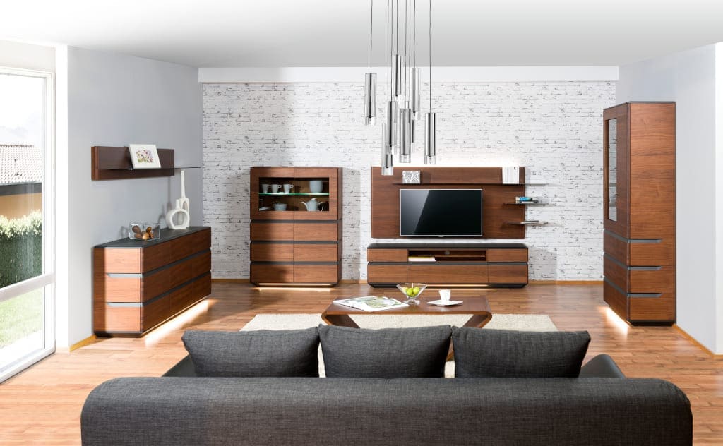 Kolekcja „Zebra” marki Klose z pomysłem wychodzi poza schemat geometrycznej formy. Bryły o mocno zaokrąglonych krawędziach przełamują delikatne wcięcia, podkreślone elegancką szarością.