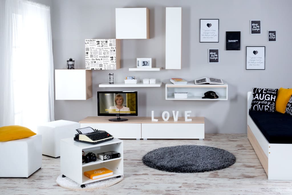 Zestaw „Top/News” poleca firma Klupś Meble Dziecięce. Program dostępny jest w kolorystyce biały/jesion.