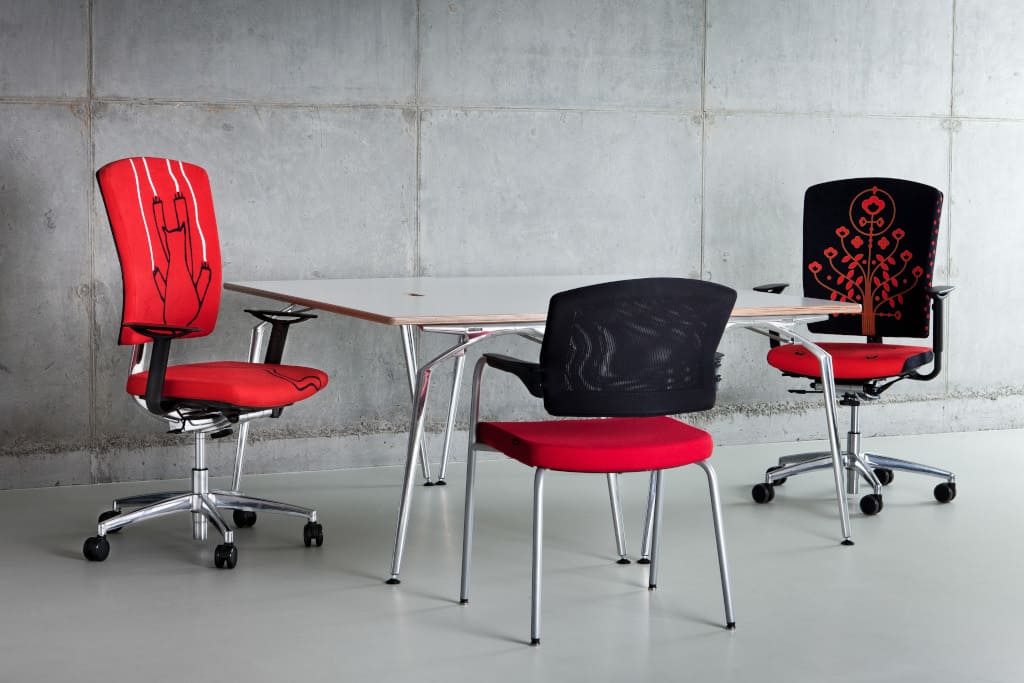 W modelu „EL 100” marki Sitag wzorowo wymodelowany profil przekonuje o stabilności konstrukcji, a zintegrowane mechanizmy regulacji zapowiadają komfortowe użytkowanie.