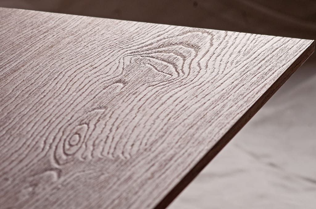 Oferowane przez firmę Forner płyty „TSS Cleaf” to nowoczesny produkt z termicznie formowaną strukturą powierzchni (TSS – thermo structured surface).