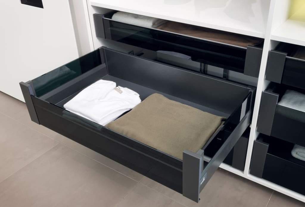 W odpowiedzi na wyzwania, jakie przyniesie przyszłość firma Hettich wprowadziła na rynek szuflady „ArciTech”.