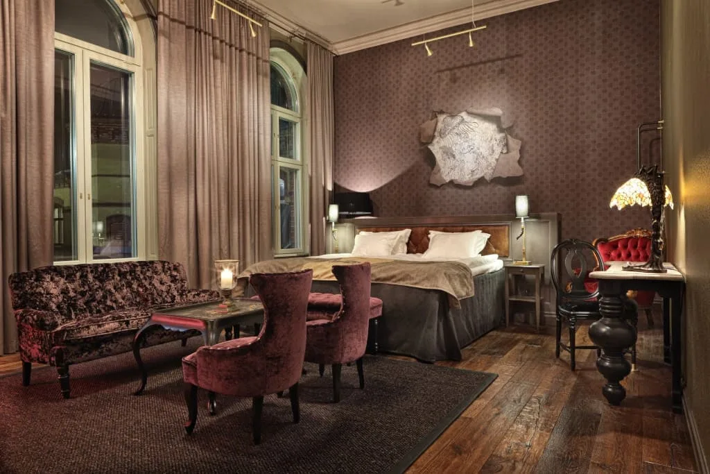 W hotelu Stora w szwedzkim mieście Umeå firma Famos wykonywała wyposażenie meblowe dla 88 pokoi.