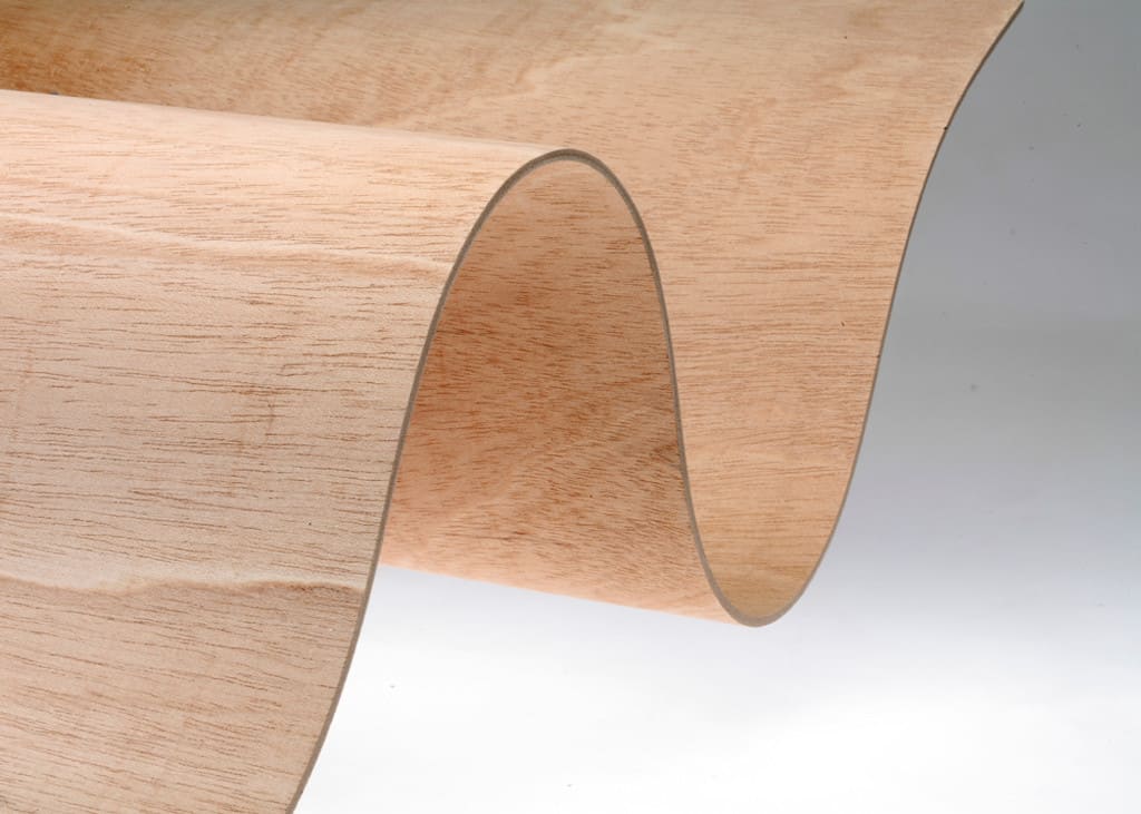 Oferowane przez firmę JAF Polska sklejke elastyczne wykonano z bardzo lekkiego drewna egzotycznego fuma.