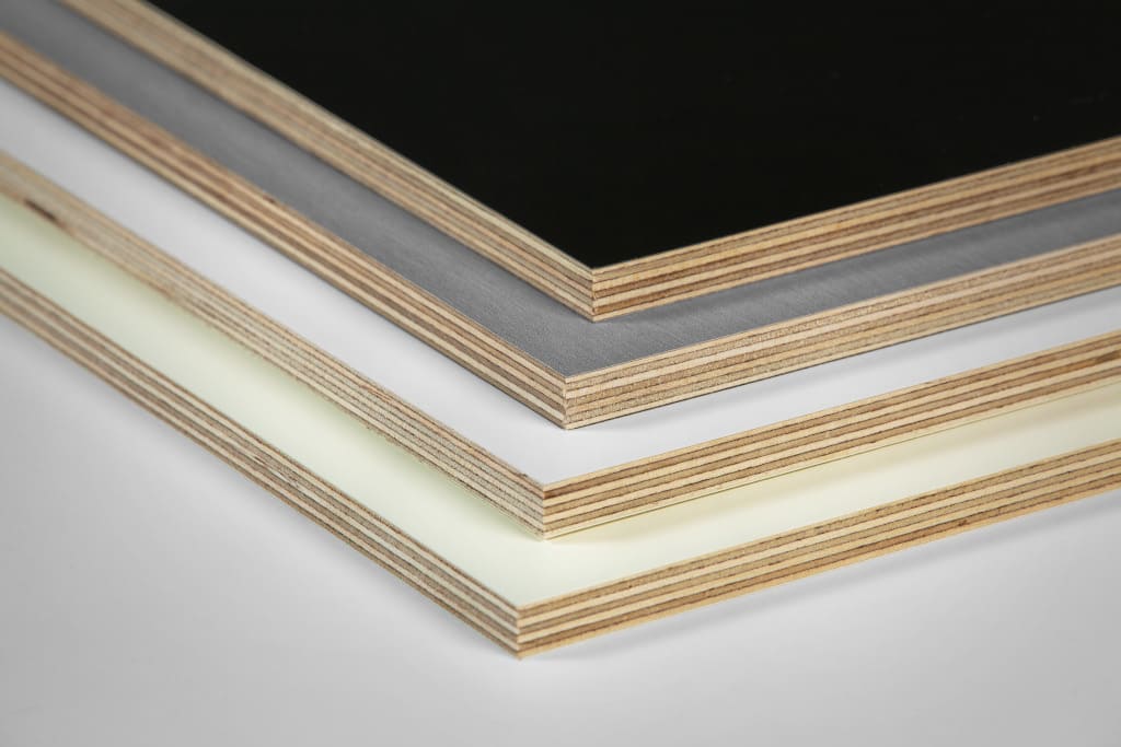 „KoskiDecor laminate” firmy Koskisen to sklejki pokryta laminatami CPL, najczęściej w eleganckich odcieniach białego lub innymi materiałami, jak gruby laminat ABS (2 mm).