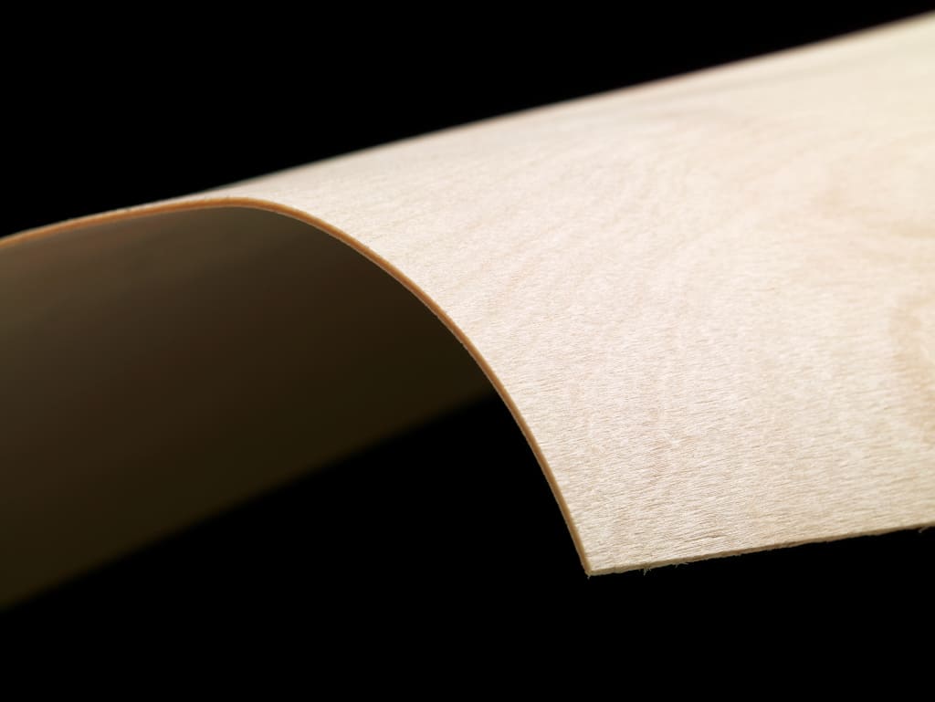 „KoskiPly” firmy Koskisen to specjalistyczna sklejka o grubości 0,4 mm (3 warstwy).