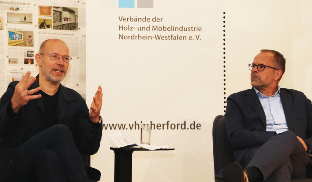 Od lewej: Leo Lübke, prezes Zarządu VdDP i Jan Kurth, dyrektor generalny VDM/VHK, mówili w Herford o sytuacji, w jakiej znaleźli się producenci mebli tapicerowanych.