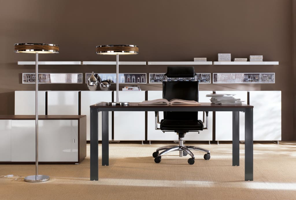 Głównym założeniem systemu „Longplay” marki Mikomax Smart Office jest wyeksponowanie szaf.