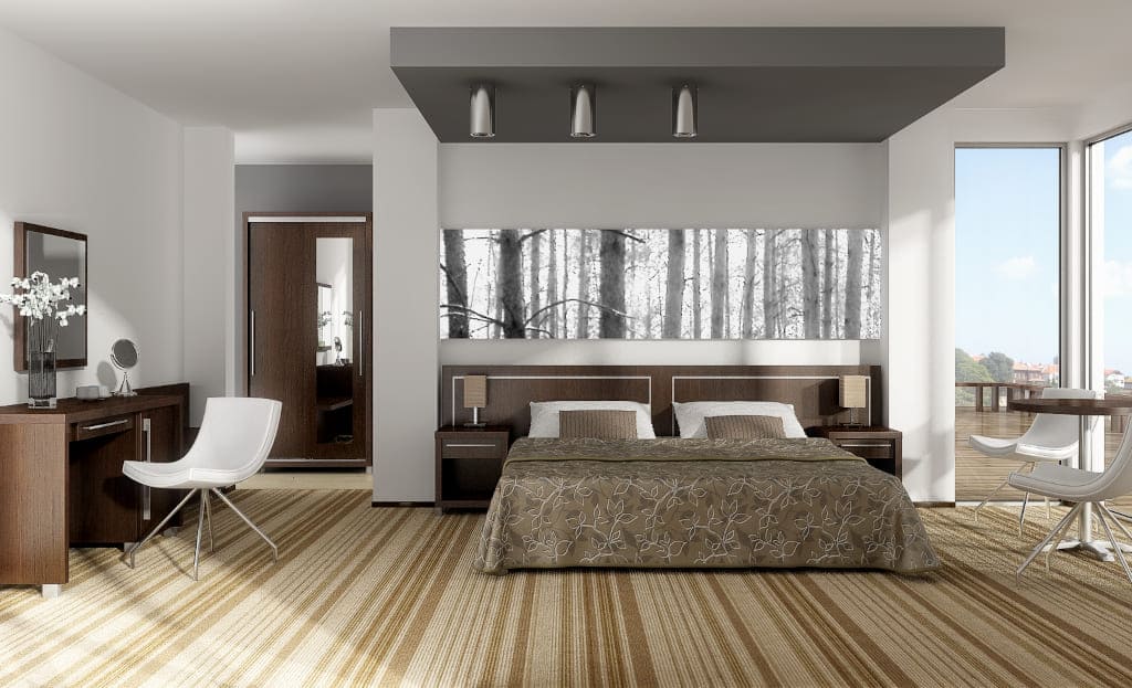 Meble hotelowe „Rysy” poleca firma Paged. Dostępne bryły to: podwójna szafa, wieszak, półka na bagaż, stolik nocny, stolik, dwie wersje łóżka, wezgłowie, biurko z minibarem, a także lustro.