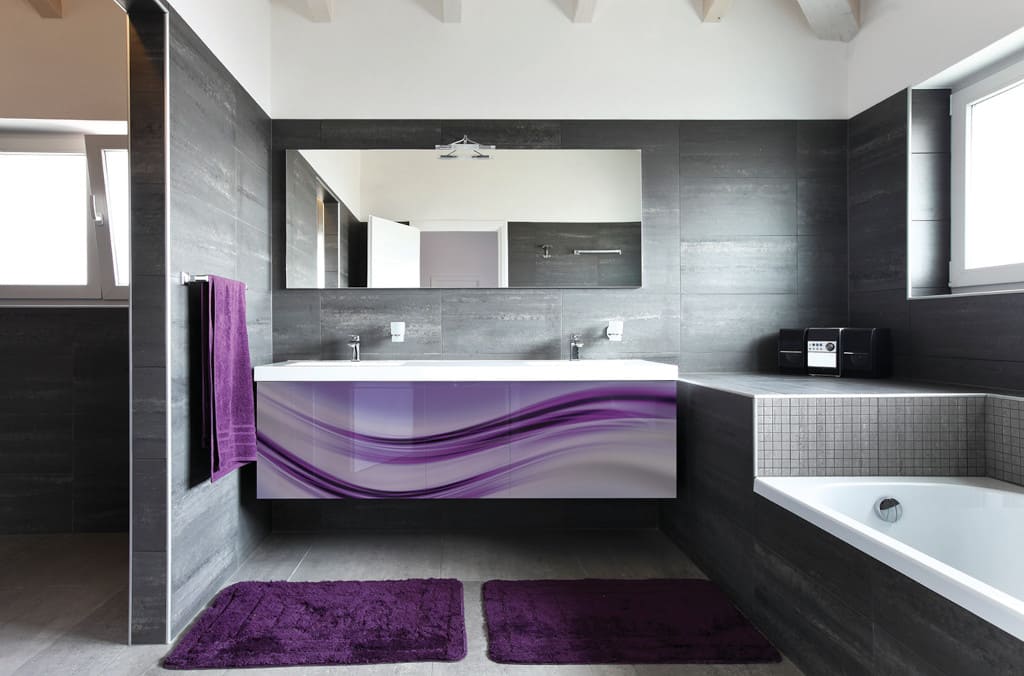 Zarówno szkła Lacobel, jak i Monoglas firmy Szkło-Lux charakteryzuje łatwość montażu, utrzymania oraz odporność na działanie czynników zewnętrznych.