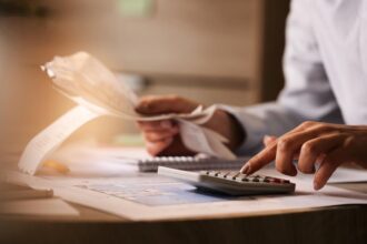 Wysoka inflacja w Polsce nie skończy się w 2023 r. - tak uważają przedsiębiorcy.