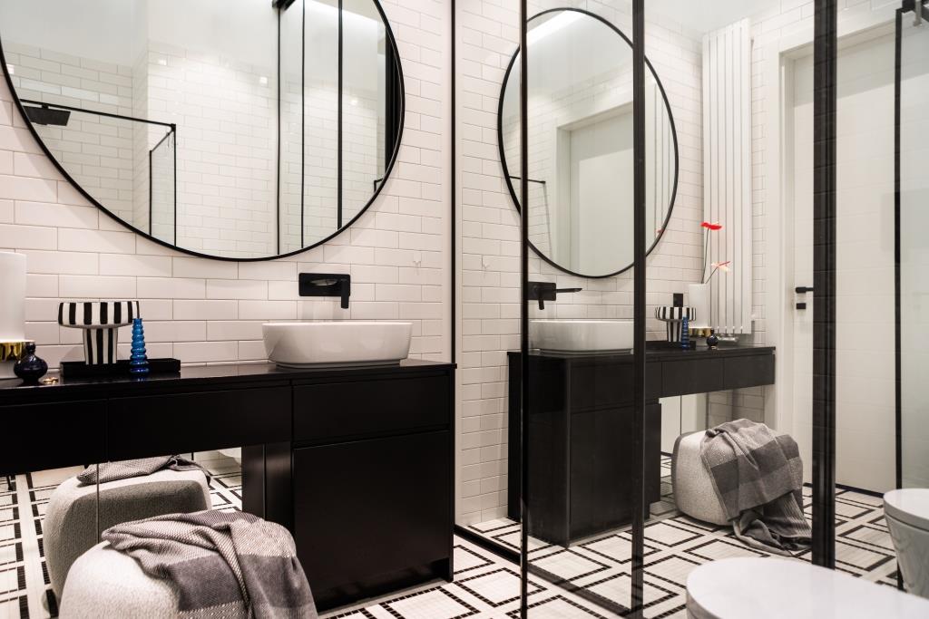 Apartament na warszawskiej Pradze - łazienka.