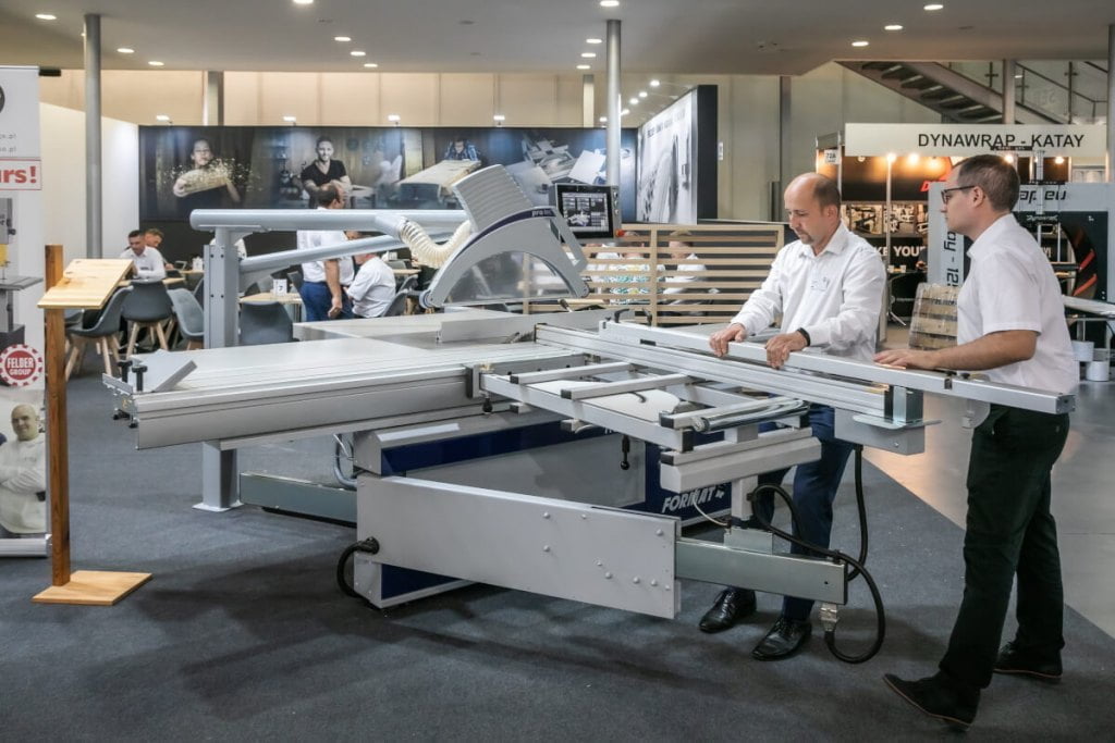 Felder Group - stoisko na targach DREMA 2023 - pilarka formatowa kappa 550
