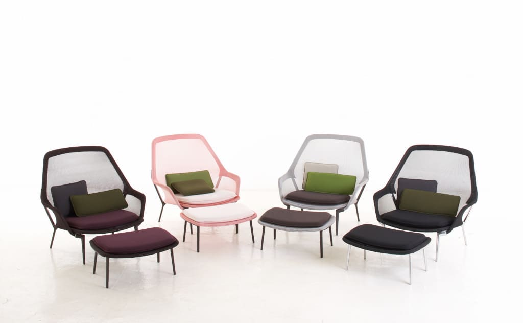 Fotele „Slow” (prod. Vitra) wyróżniają się innowacyjnym oparciem wykonanym z tkaniny rozpiętej na stelażu.