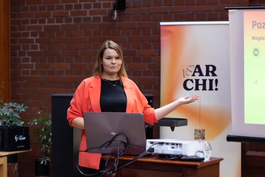 Magda Skibka, specjalistka ds. komunikacji i wizerunku marek z branży wnętrzarskiej i architektonicznej na warsztatach Let's Archi!