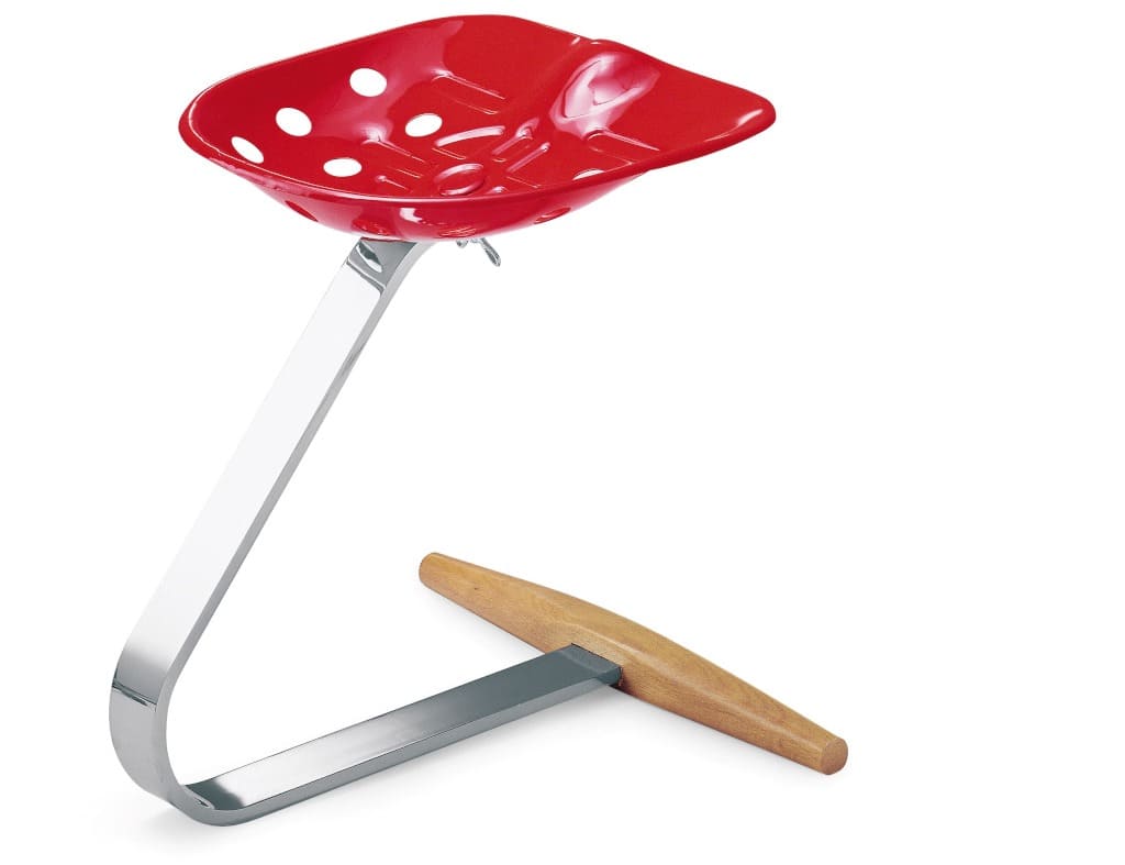 W 1957 r. bracia Achille i Pier Giacomo Castiglioni zamontowali siedzisko z traktora na chromowanej stalowej bazie i tak narodził się klasyk – „Mezzadro”.