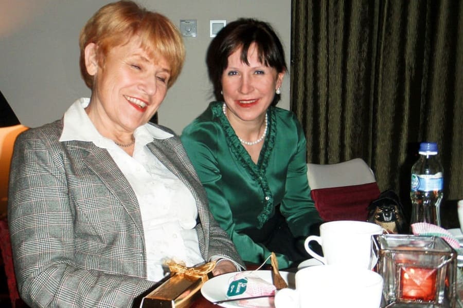Anna Dolny z prof. prawa gospodarczego Ewą Grzegorzewską, gościem świątecznego spotkania Salonu Kulturalnego Kobiet w Hotelu Grand w Sopocie.