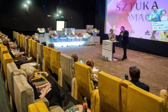 Fotele RM58 na aukcji finałowej projektu Recykling Art: Sztuka kocha design.