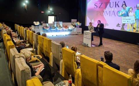 Fotele RM58 na aukcji finałowej projektu Recykling Art: Sztuka kocha design.