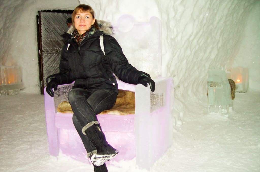 Na wyprawie z mężem do malowniczej Finlandii, do Rovanemi i za koło podbiegunowe. Na zdjęciu: w barze lodowym.