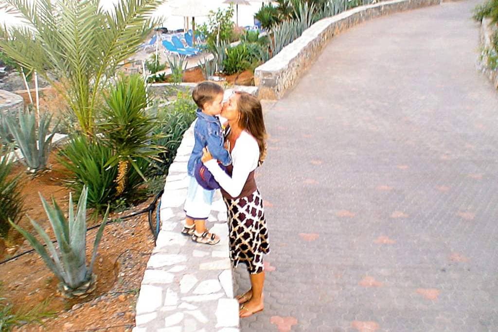 Z synkiem Oliwierem podczas wakacji na Krecie.