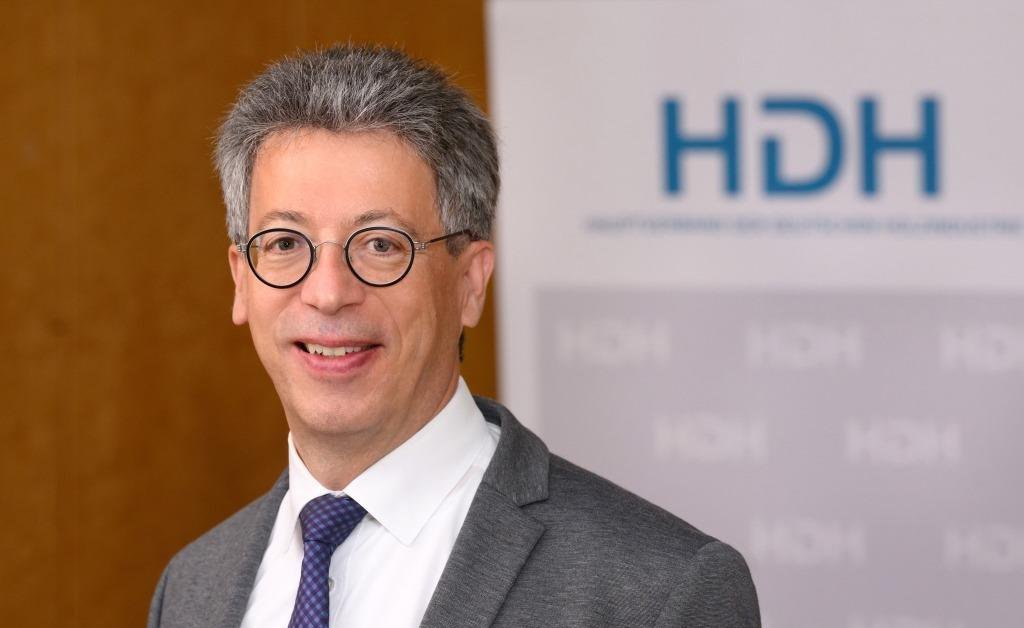 Johannes Schwörer pozostaje prezesem HDH.