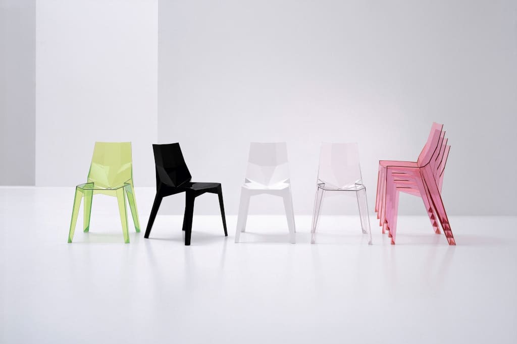 Jedna z firm, z którą intensywnie współpracuje Karim Rashid jest włoska marka Bonaldo – tu krzesła „Poly”.