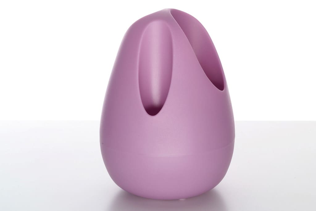 Różowy stojak, który musimy „zaplombować” parasolami – „Plomb” dla firmy Serralunga.