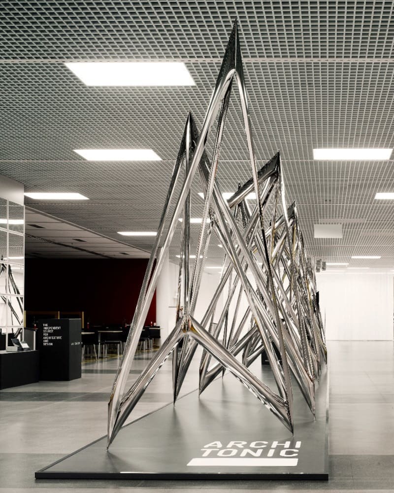 Konstrukcja (proj. Oskar Zięta) zdobiła w ubiegłym roku stoiska portalu Architonic na najważniejszych imprezach targowych Europy, m. in. w Kolonii i w Sztokholmie.