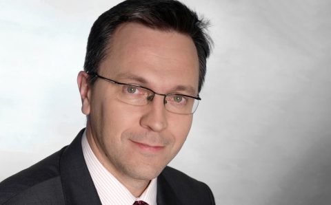Krzysztof Rybiński, profesor i rektor Wyższej Szkoły Ekonomiczno-Informatycznej w Warszawie. W latach 2004-2008 wiceprezes NBP. Był również partnerem w Ernst & Young i głównym ekonomistą w kilku bankach.