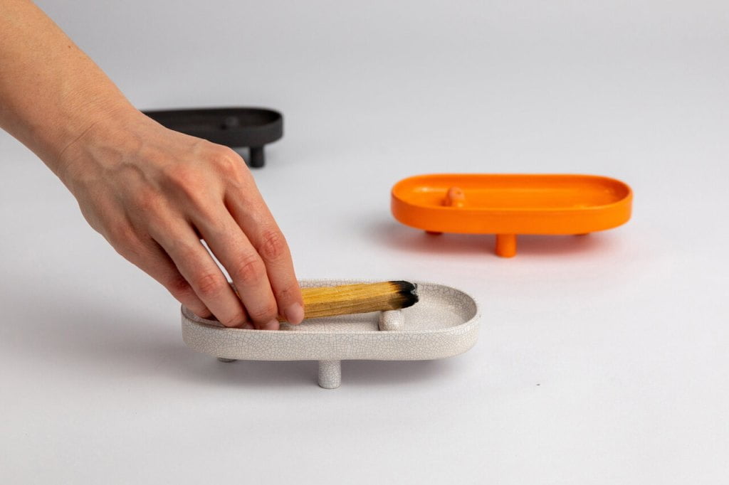 Podstawka na kadzidełko w świątecznym prezencie.