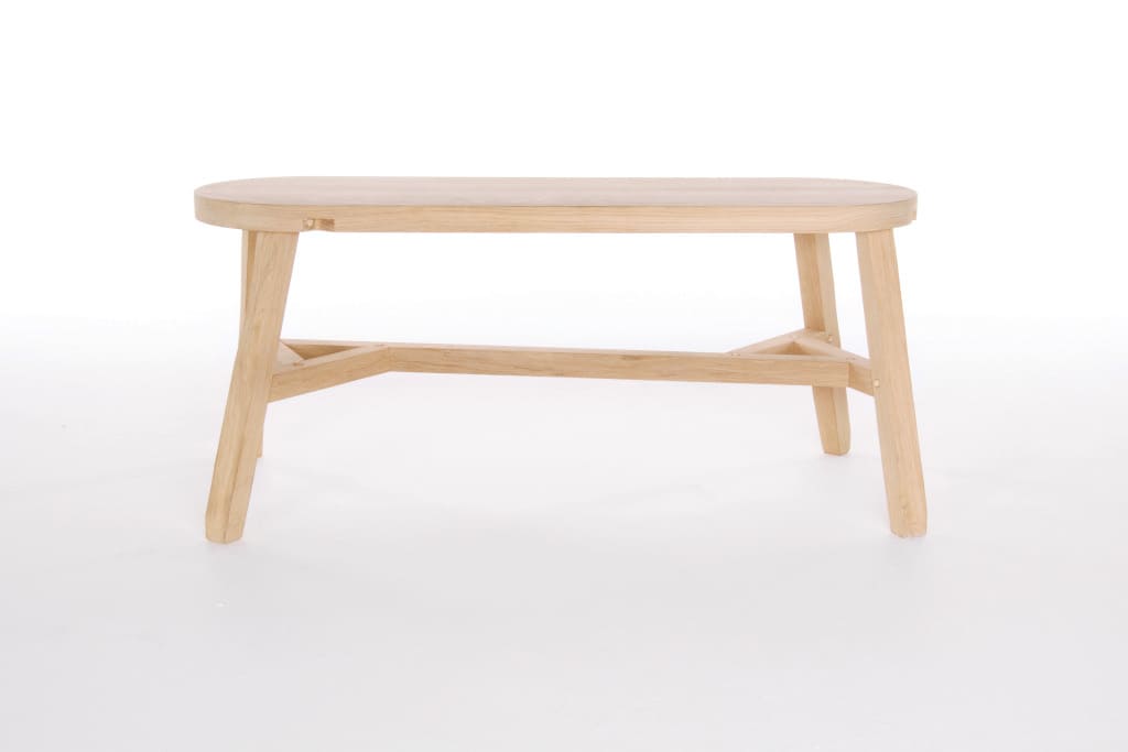 Seria mebli „Offcut” (proj. Tom Dixon) zgodnie z nazwą powstała z resztek drewna.