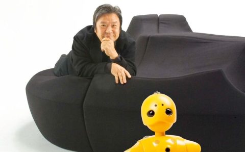 Toshiyuki Kita i jego prace: sofa „Saruyama” (Moroso) i robot „Wakamaru” (Mitsubishi). Pawilon japoński na „Expo 1992”.