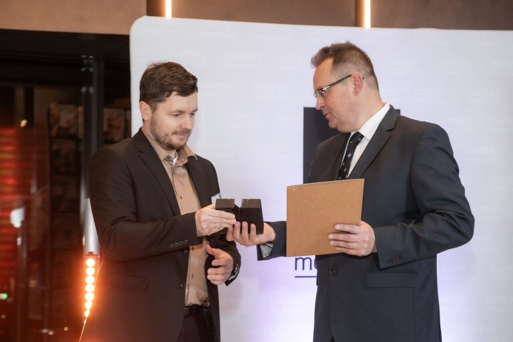 Nagrodę Diament Meblarstwa 2024 odbiera Bartosz Przybylski z My Modern Home.