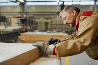 Gdy duże firmy meblarskie mają problemy, przed mniejszymi otwierają się szanse.