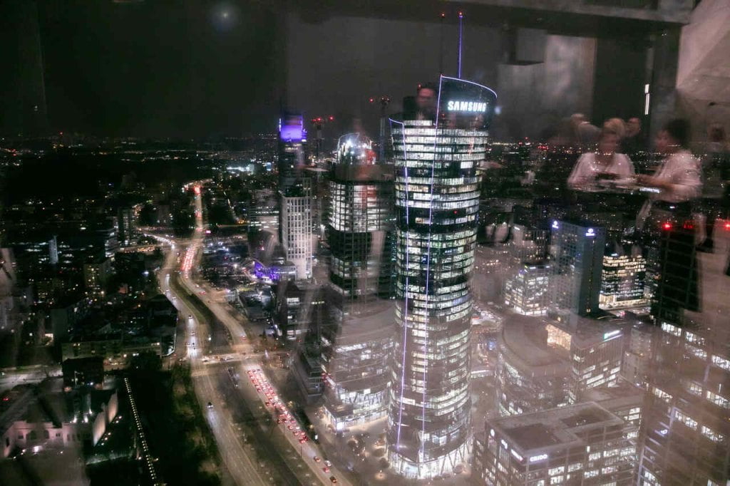 Warszawę nocą mogli podziwiać laureaci konkursu Diament Meblarstwa 2024 podczas gali zorganizowanej na szczycie Skylinera.