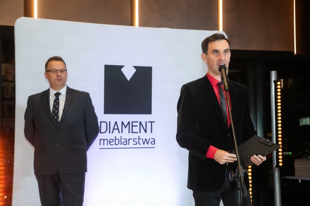 Galę konkursu Diament Meblarstwa 2024 na szczycie Skylinera poprowadził Krzysztof Szubzda.