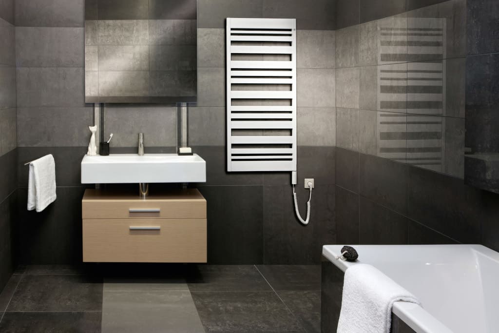 Czasem zoomorficzne formy czy wzór udaje się projektantom przemycić nawet do technicznych projektów – takich jak np. grzejnik „Zebra” (proj. Adam Pulwicki i Karolina Rybarczyk, prod. Instal-Projekt).