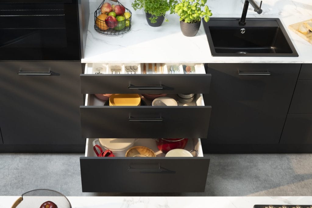 Hafele - szuflady Matrix S Slim w kolorze białym w kuchni