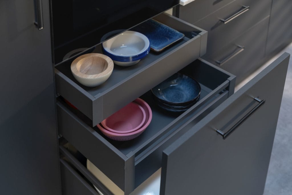 Hafele - szuflady Matrix S Slim w kolorze czarnym z naczymiami